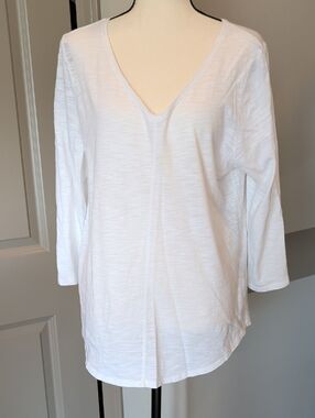 Chico's White V-Neck Long Sleeve Slub Knit Top